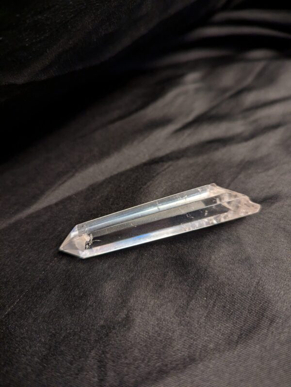 Clear Quartz Points – Exceptionally Clear, High-Quality Crystal Points from China for Energy Work & Display - Image 5
