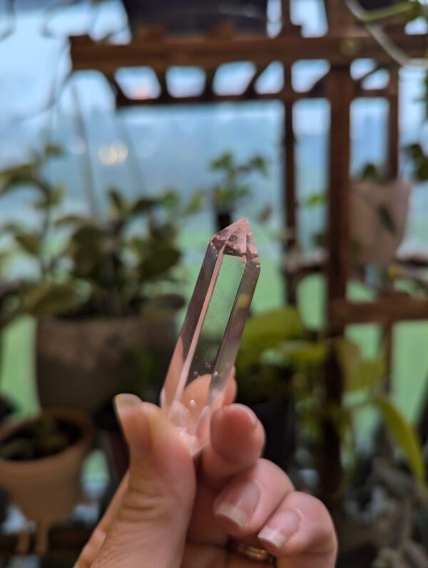 Clear Quartz Points – Exceptionally Clear, High-Quality Crystal Points from China for Energy Work & Display - Image 3