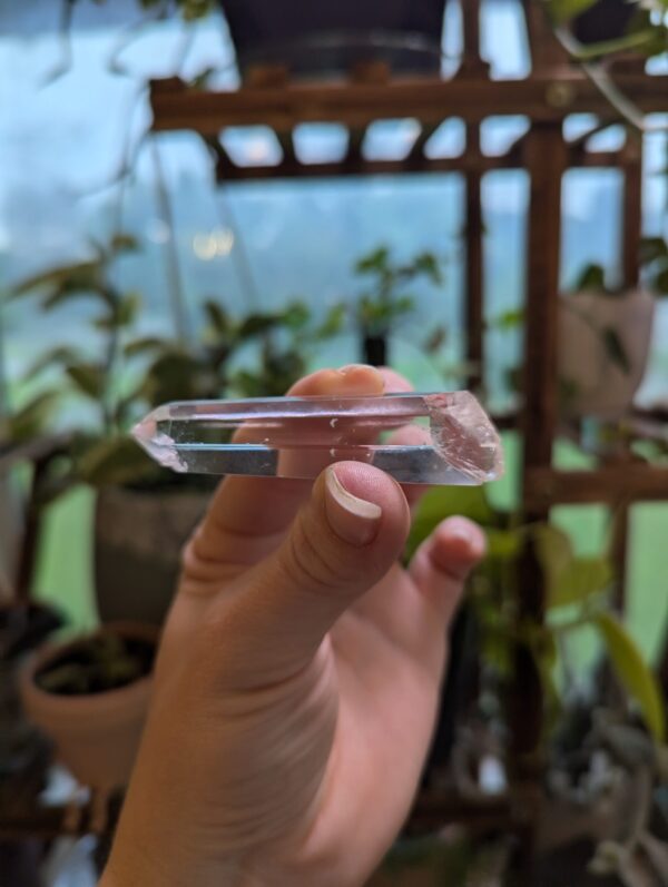 Clear Quartz Points – Exceptionally Clear, High-Quality Crystal Points from China for Energy Work & Display - Image 2