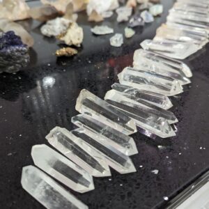 Clear Quartz Points – Exceptionally Clear, High-Quality Crystal Points from China for Energy Work & Display