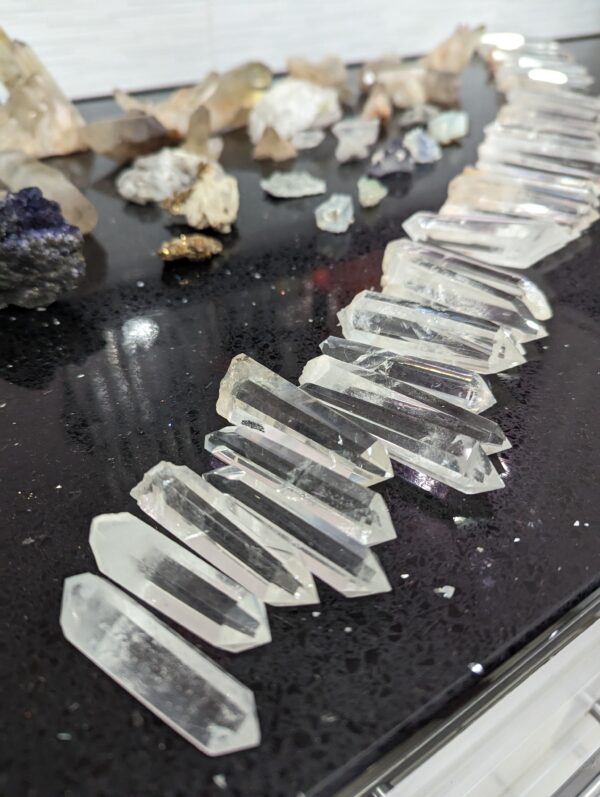 Clear Quartz Points – Exceptionally Clear, High-Quality Crystal Points from China for Energy Work & Display