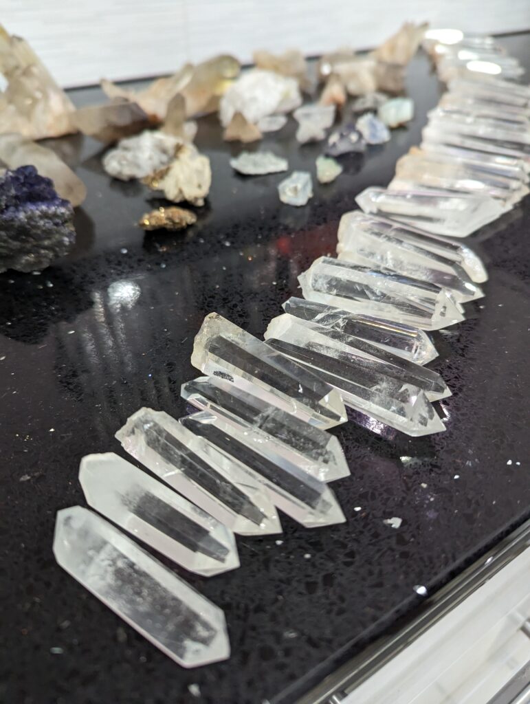Clear Quartz Points – Exceptionally Clear, High-Quality Crystal Points from China for Energy Work & Display