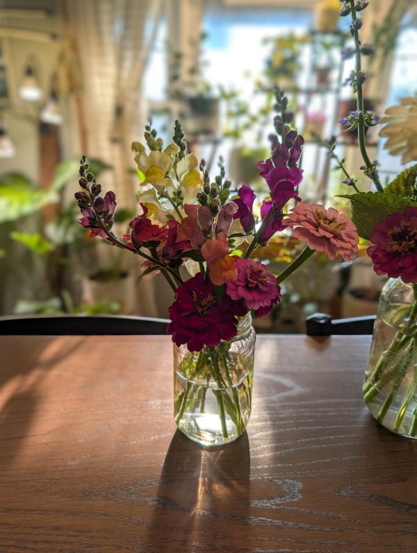 Large Seasonal Cut Flower Bouquet – Assorted Blooms - Image 3